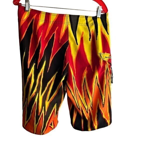 VOLCOM Fire Flames  Shorts‎ men sz  32 - Picture 3 of 5